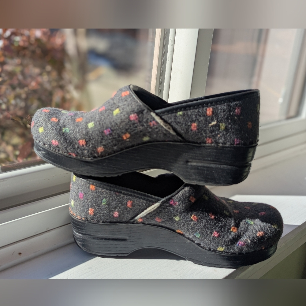 Colorful Floral Slip-On Clogs with Thick Sole
